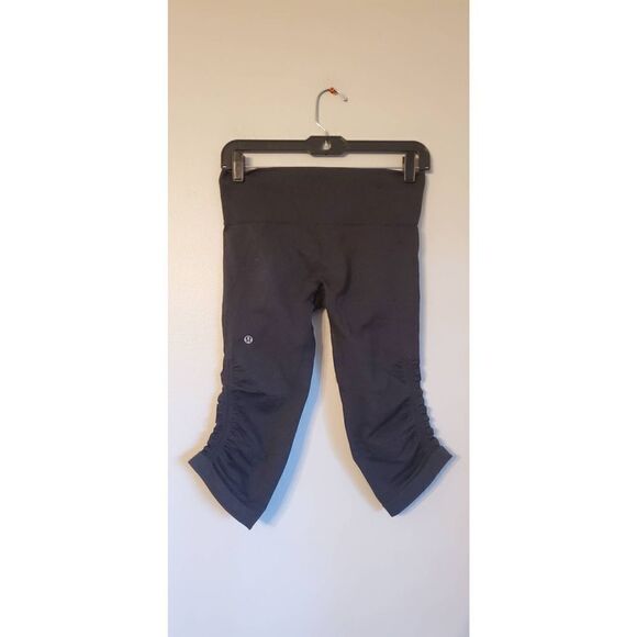LULULEMON ATHLETICA In The Flow Crop in Inkwell Size 8 - Picture 7 of 8